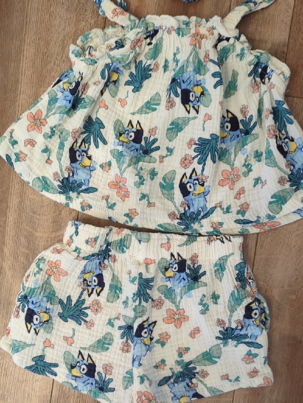 Toddler Girl's Bluey Gauze Tank & Short Set with Matching Scrunchie, 4T - Picture 5 of 7